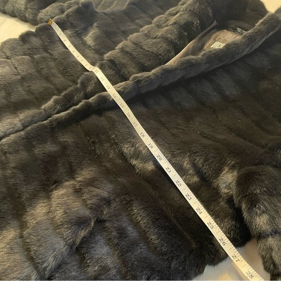 Victoria’s Secret Fur Coat Limited Edition - Picture 7 of 9